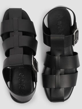 Aeyde Whit Leather Fisherman Sandals in Black Size 39